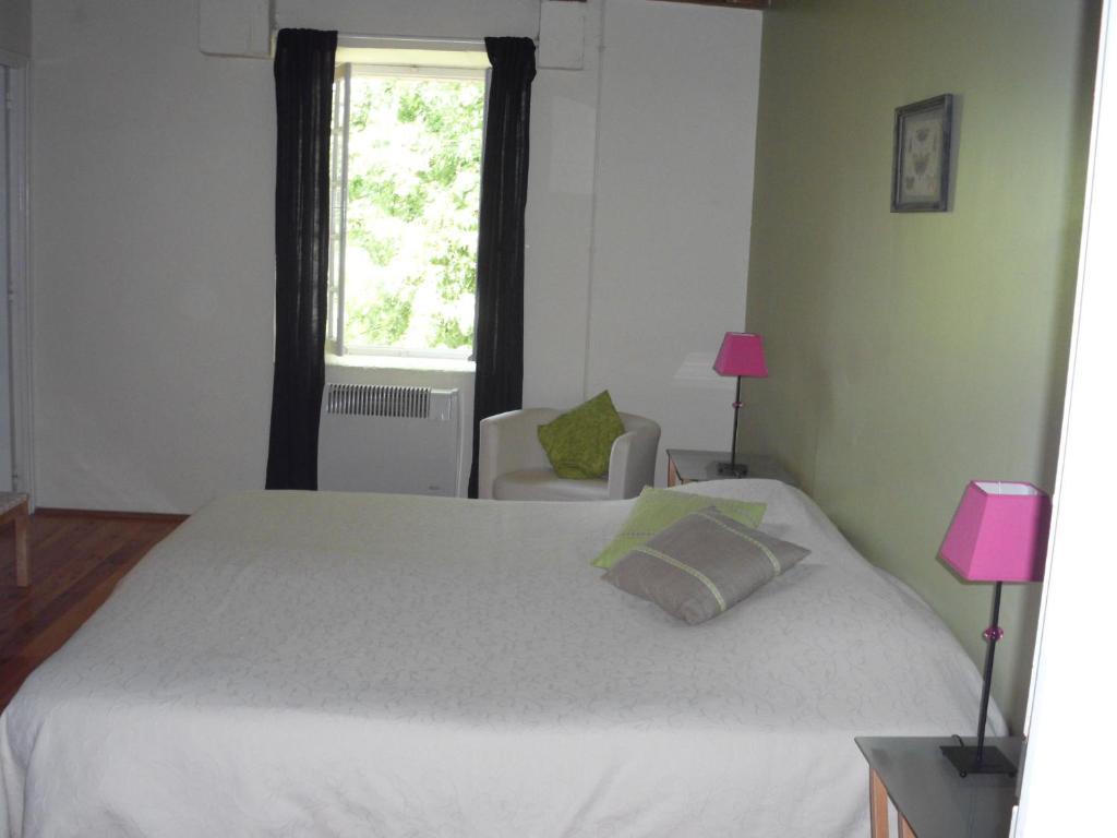 Bed and Breakfast Le Moulin De Poilly Habitación foto