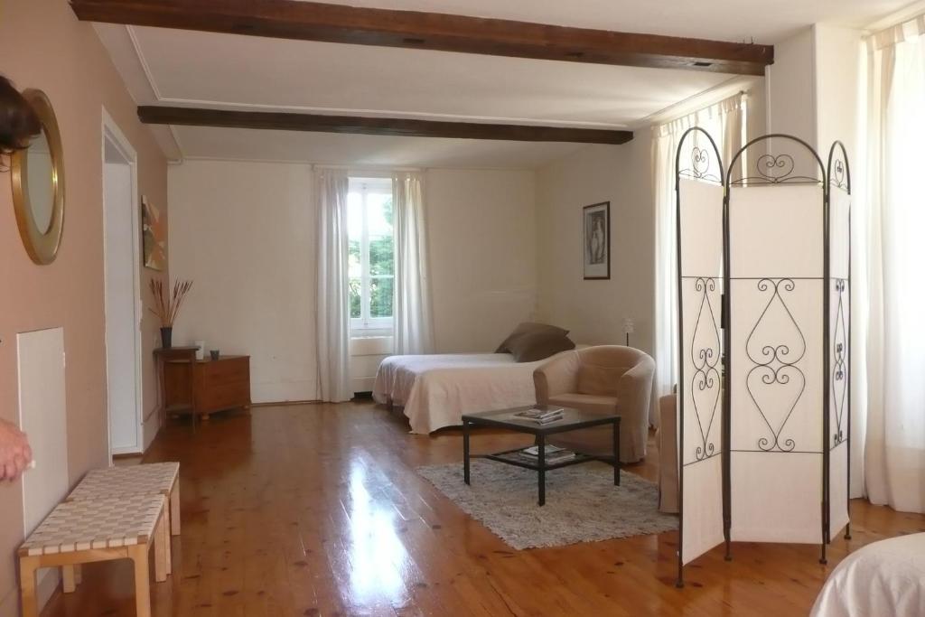 Bed and Breakfast Le Moulin De Poilly Habitación foto