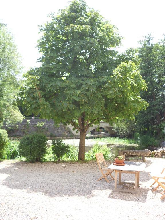 Bed and Breakfast Le Moulin De Poilly Habitación foto